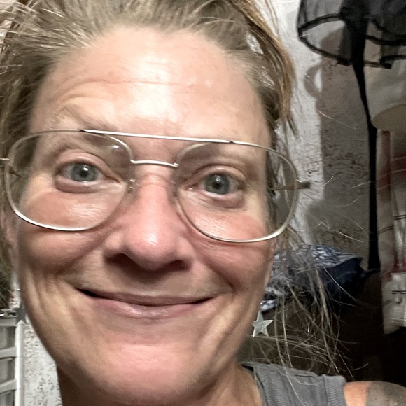 Meet your Posher, Melissa - Picture 2 of 4